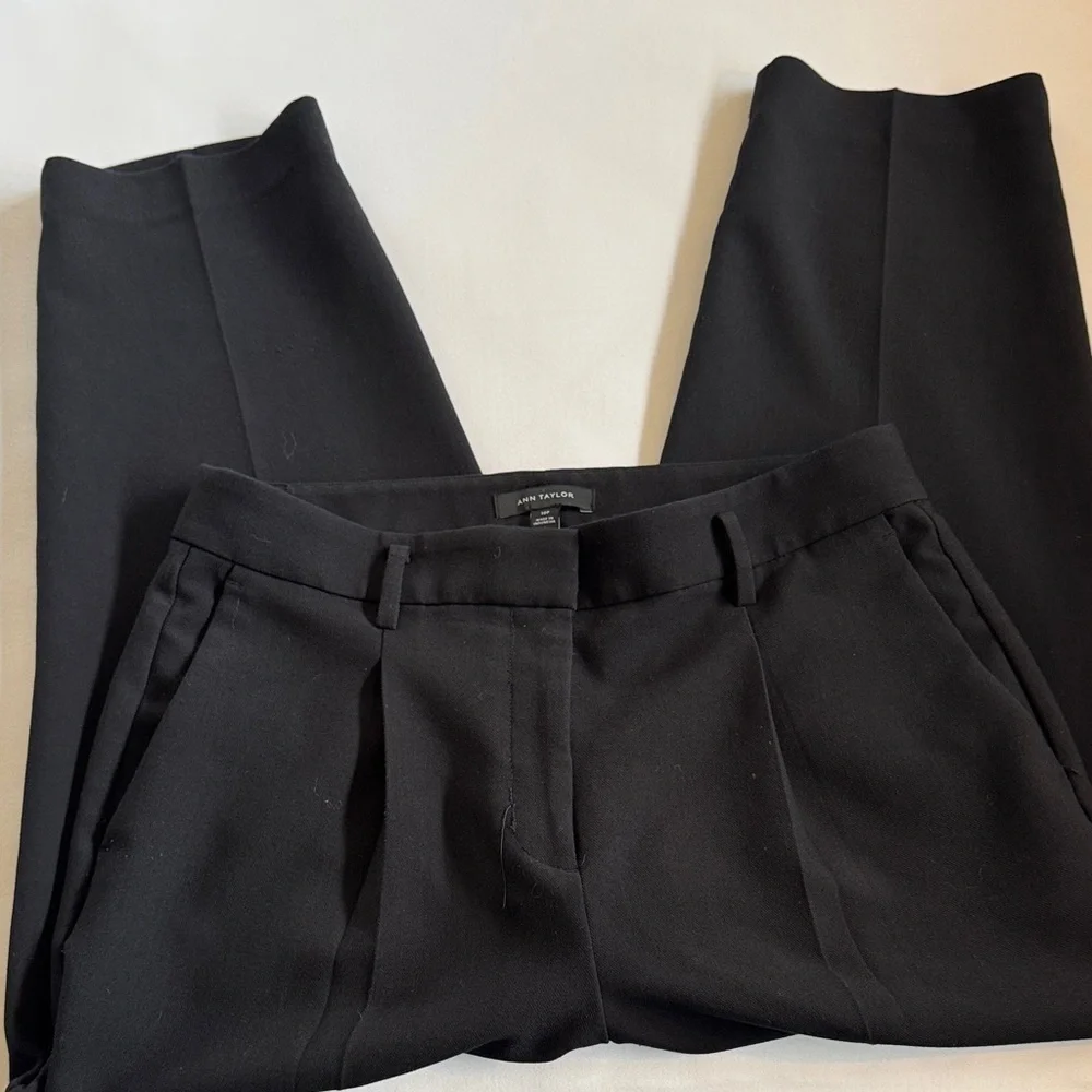 Ann Taylor The High Rise Pleated Taper Pant in Fluid Crepe 10P - Picture 4 of 5